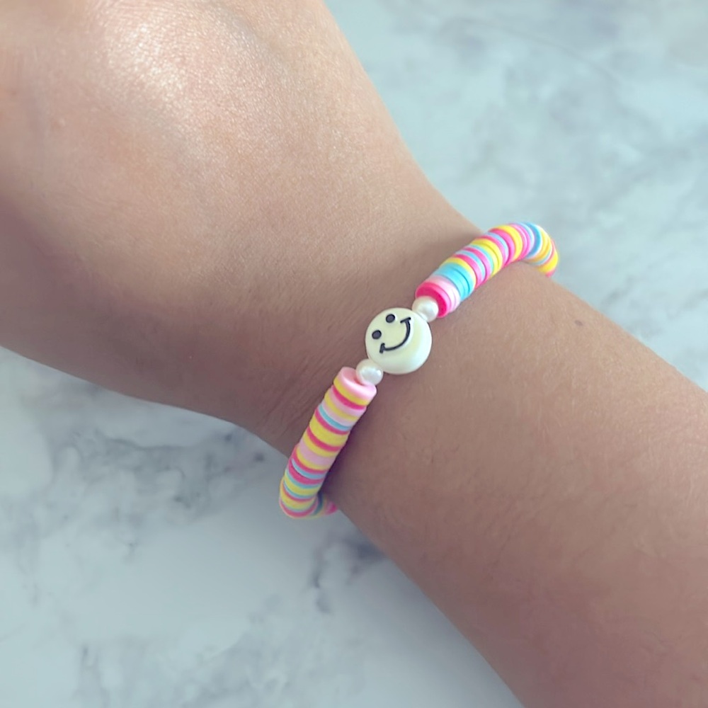 SMIlEY COLORFUL BRACELET!